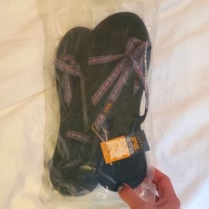 COPY - Teva olowahu sandals size 8
